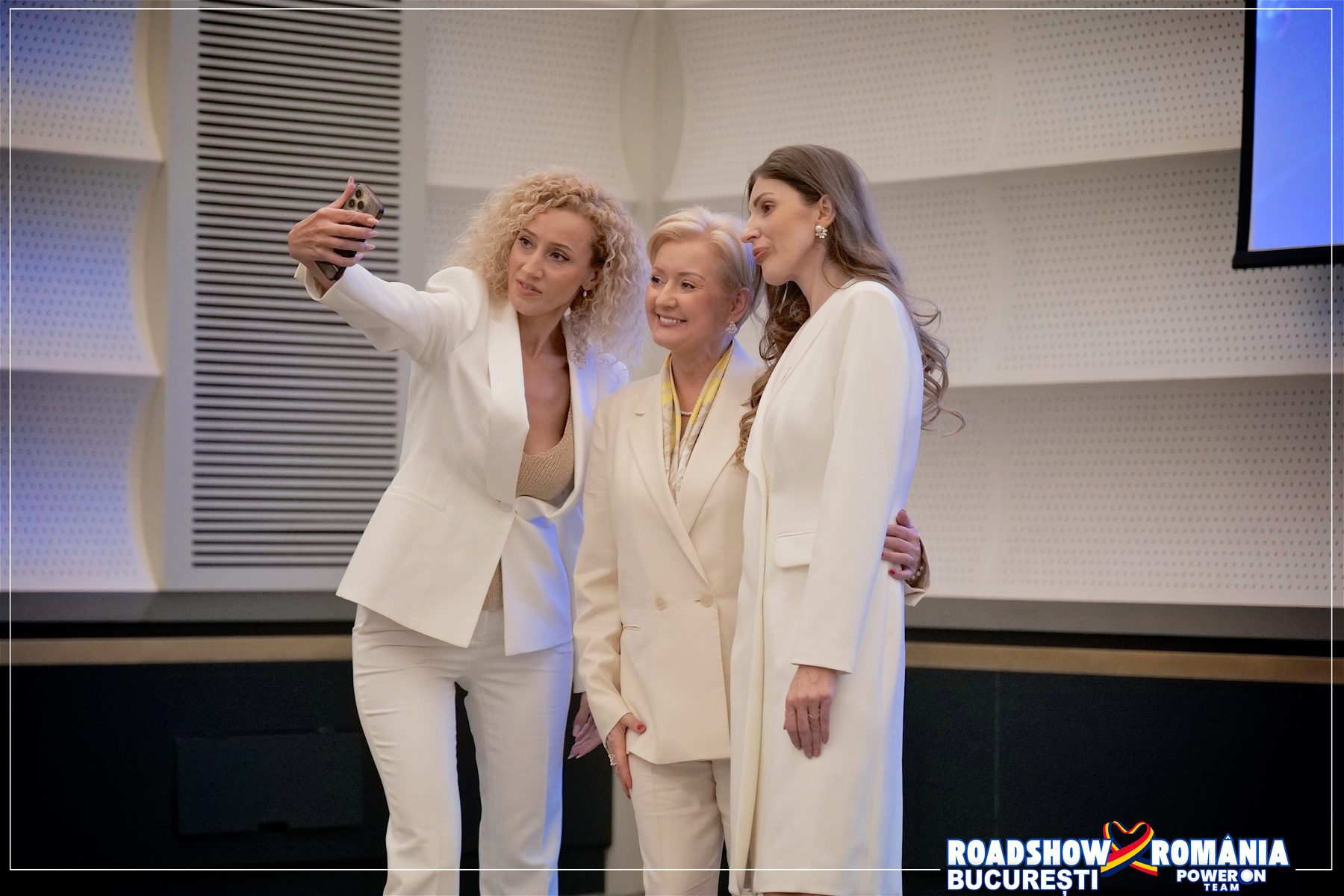 Selfie cu echipa la Roadshow